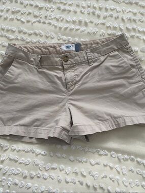 Old Navy classic chino shorts.  Tan.